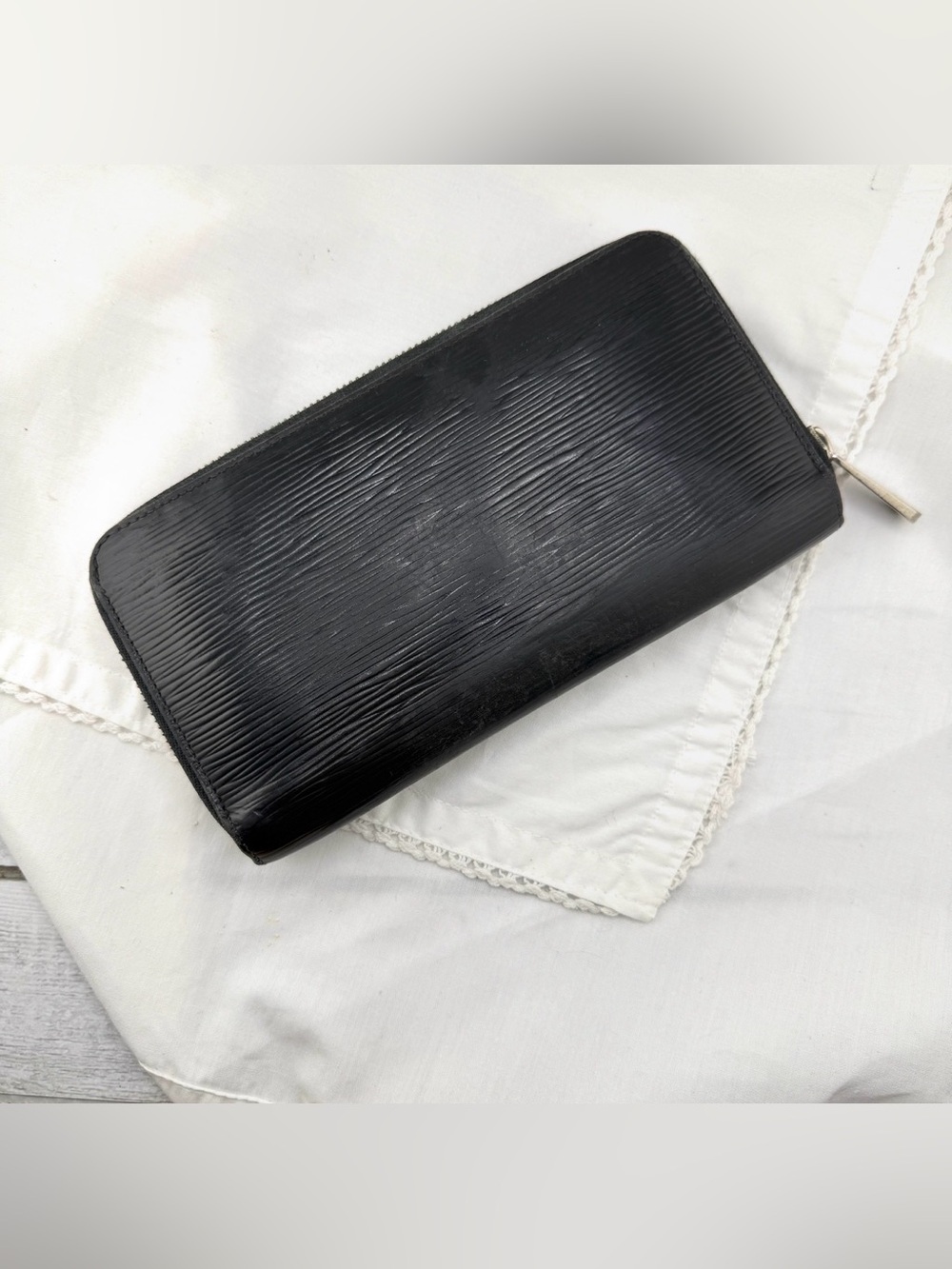 AUTHENTIC Louis Vuitton wallet. Black. - Picture 2 of 15